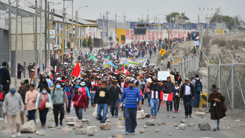 Nový peruánský prezident vypisuje volby, když mluví Castillo